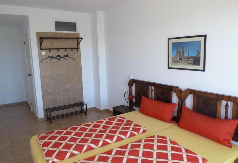 هتل Hostal Moratinos