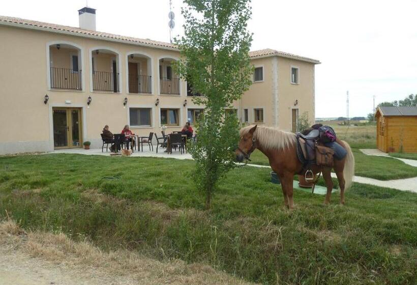 هتل Hostal Moratinos