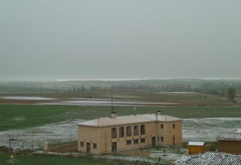 هتل Hostal Moratinos