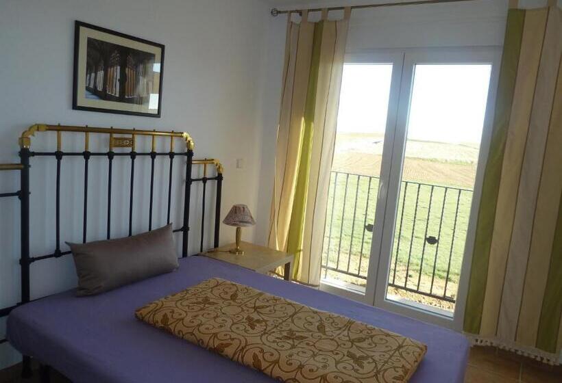 هتل Hostal Moratinos