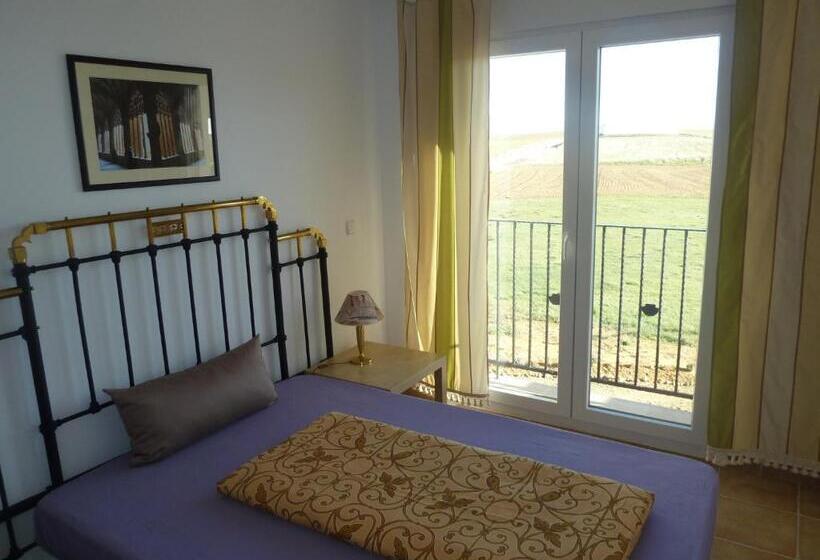 هتل Hostal Moratinos