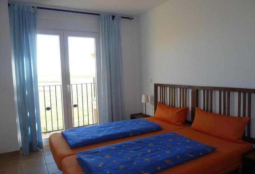 هتل Hostal Moratinos