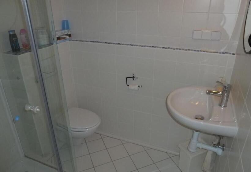 هتل Hostal Moratinos