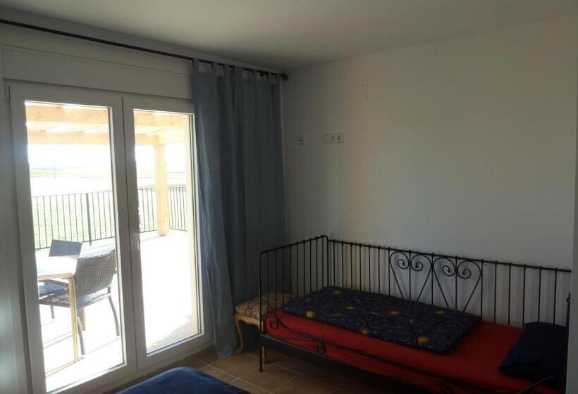 هتل Hostal Moratinos