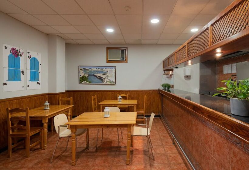 هتل Hostal San Gines