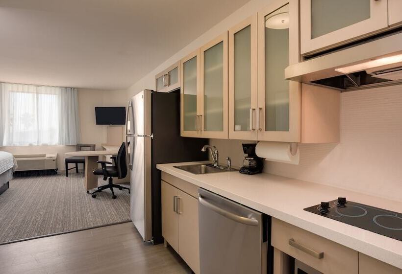 Fotos del hotel Candlewood Suites Miami Intl Airport  36th St, An Ihg:  28