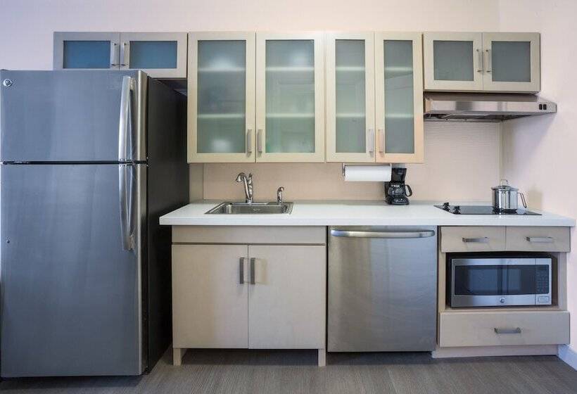 Fotos del hotel Candlewood Suites Miami Intl Airport  36th St, An Ihg:  29