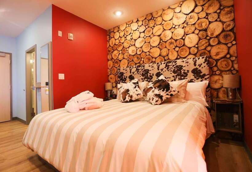 בית מלון כפרי Days Inn By Wyndham Calgary North Balzac
