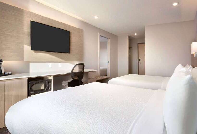 هتل Days Inn By Wyndham Calgary North Balzac