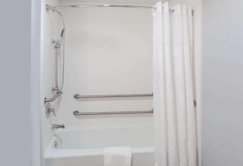 Fotos del hotel Days Inn & Suites By Wyndham Houston Nw Cypress:  44