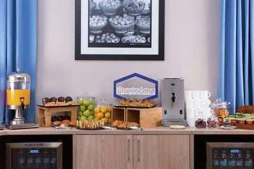 هتل Hampton By Hilton Astana Triumphal Arch