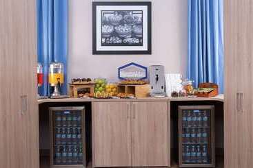 هتل Hampton By Hilton Astana Triumphal Arch