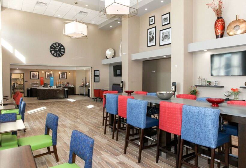 هتل Hampton Inn & Suites Lafayette Medical Center, Co