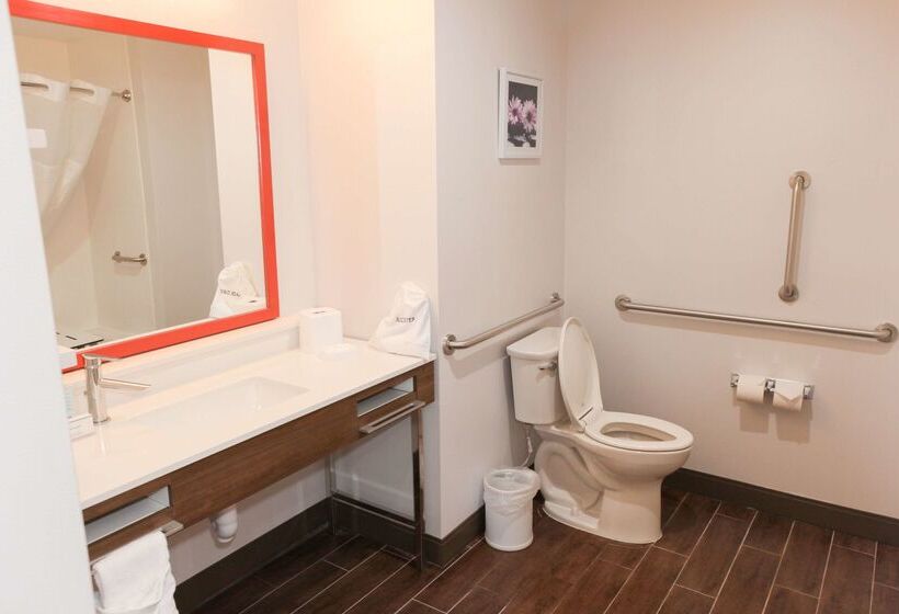 هتل Hampton Inn & Suites Lafayette Medical Center, Co