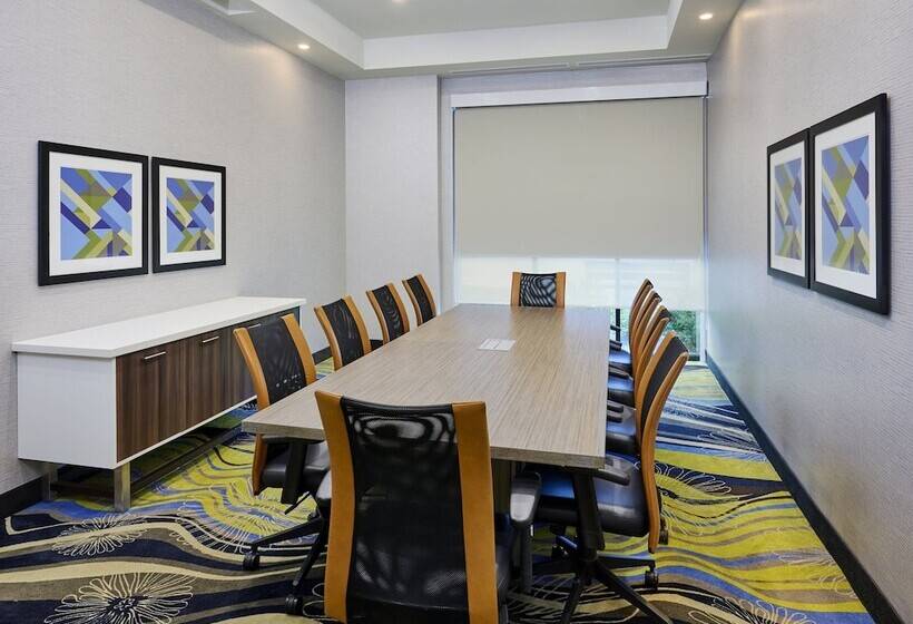 هتل Holiday Inn Express & Suites   Brantford, An Ihg