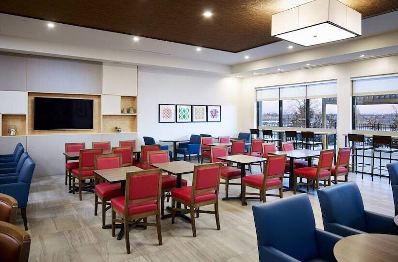 هتل Holiday Inn Express & Suites   Brantford, An Ihg