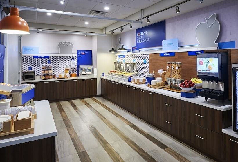 هتل Holiday Inn Express & Suites   Brantford, An Ihg