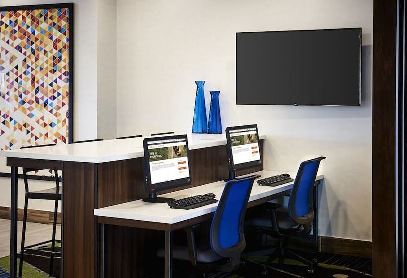 هتل Holiday Inn Express & Suites   Brantford, An Ihg