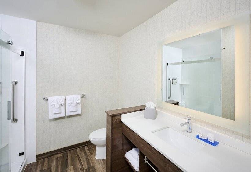 هتل Holiday Inn Express & Suites   Brantford, An Ihg