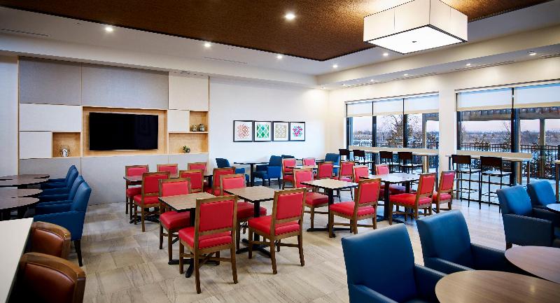 هتل Holiday Inn Express & Suites   Brantford, An Ihg