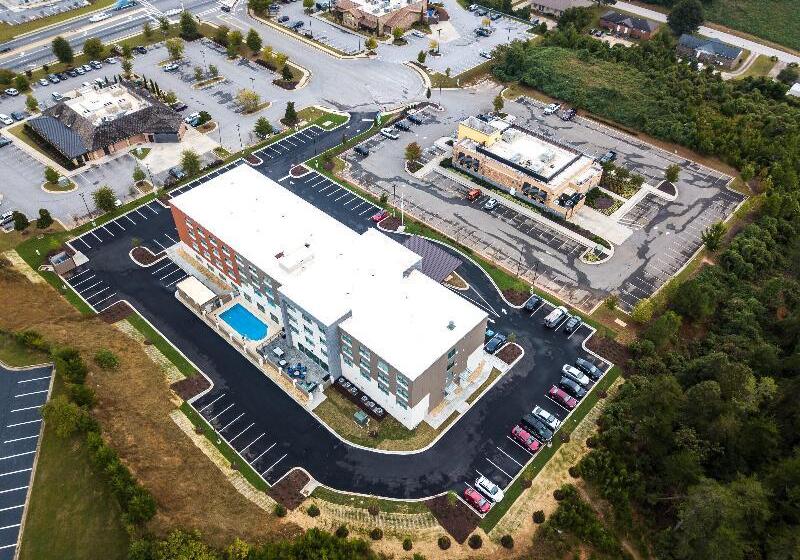 فندق Holiday Inn Express & Suites Gainesville   Lake Lanier Area, An Ihg