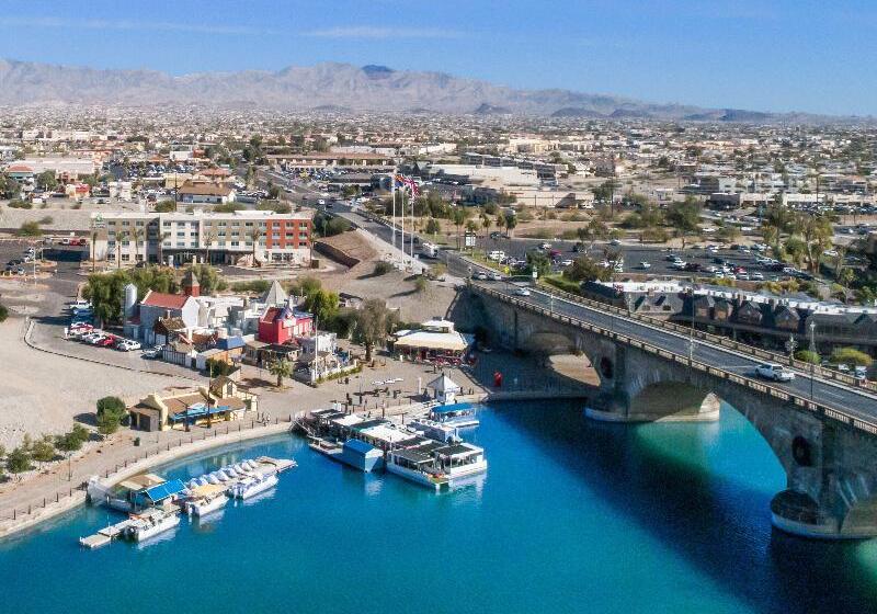 בית מלון כפרי Holiday Inn Express & Suites Lake Havasu   London Bridge, An Ihg