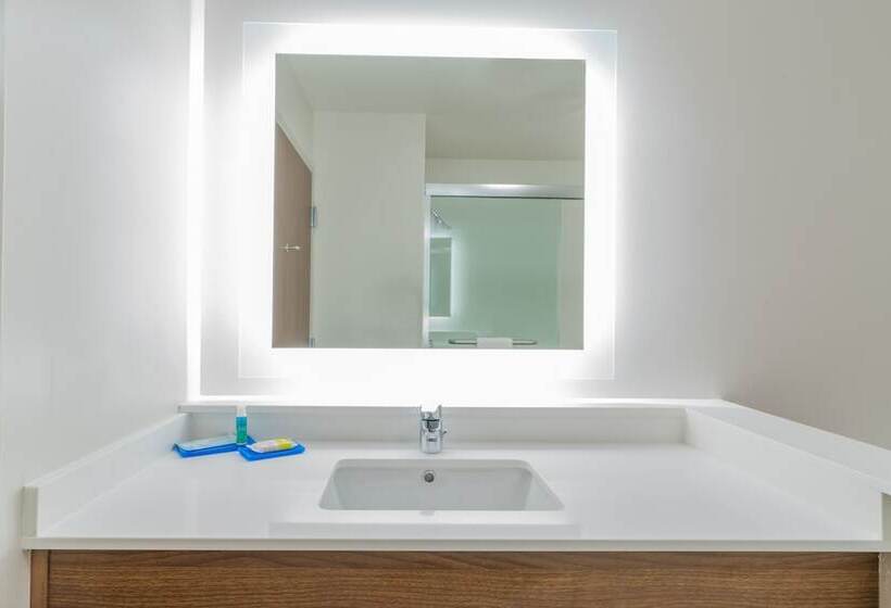 בית מלון כפרי Holiday Inn Express & Suites Lake Havasu   London Bridge, An Ihg