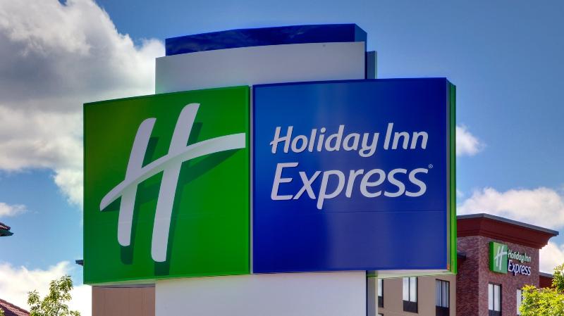 هتل Holiday Inn Express & Suites Moncton, An Ihg