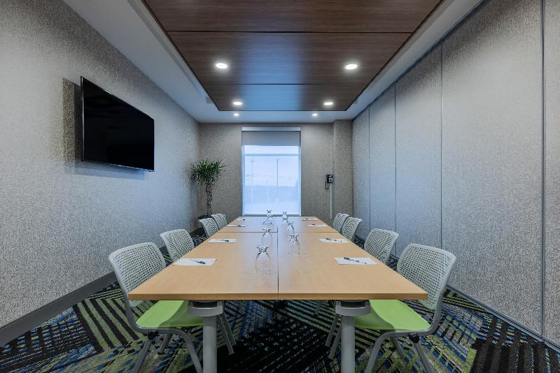 هتل Holiday Inn Express & Suites Moncton, An Ihg
