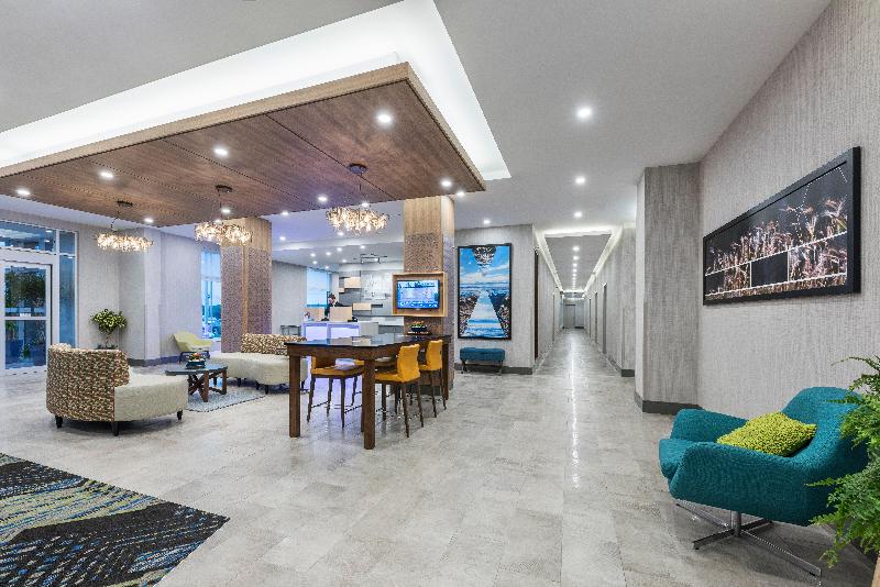هتل Holiday Inn Express & Suites Moncton, An Ihg