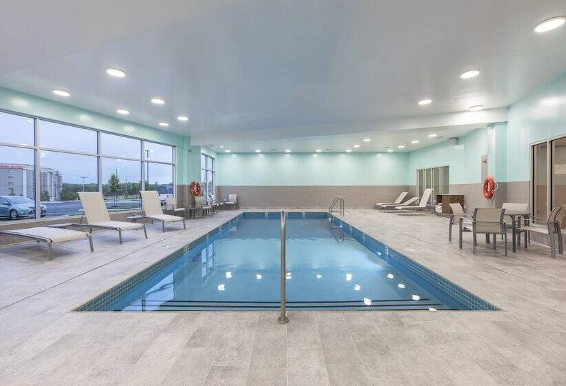 هتل Holiday Inn Express & Suites Moncton, An Ihg