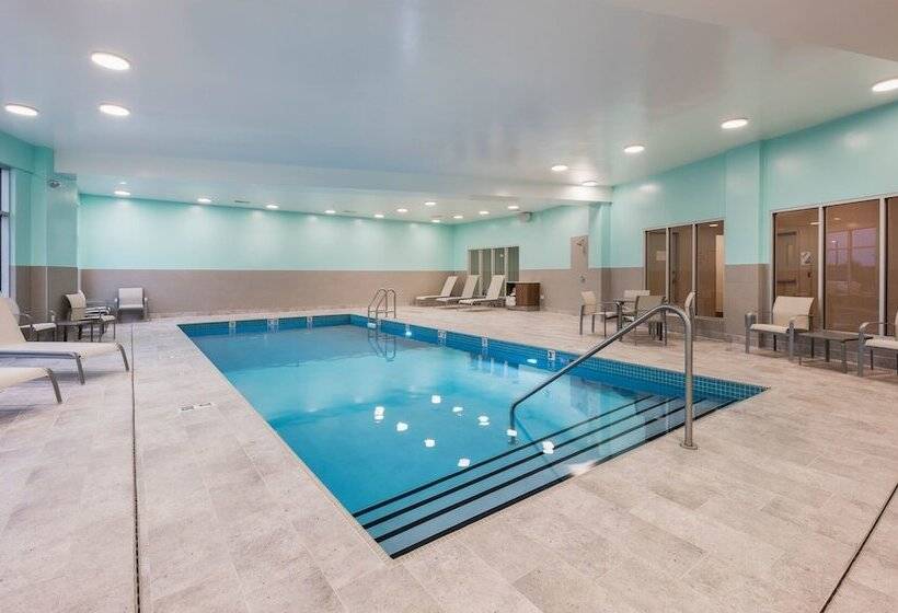 هتل Holiday Inn Express & Suites Moncton, An Ihg