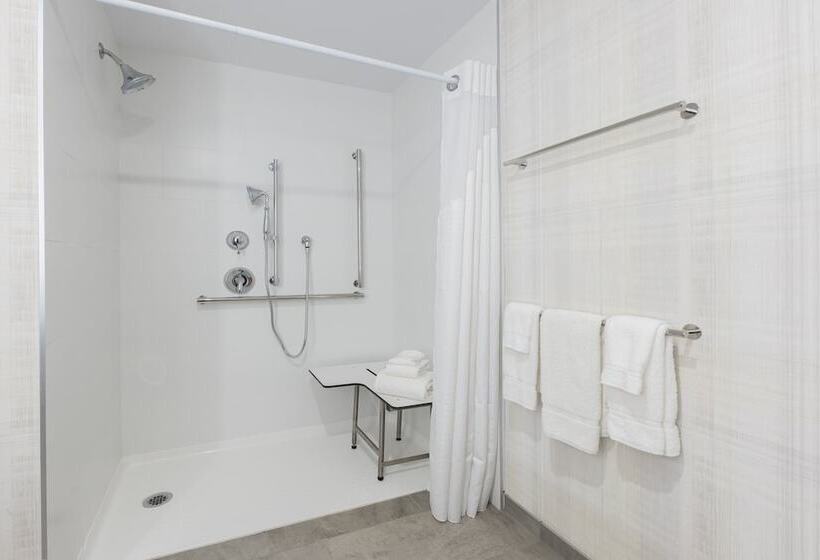 هتل Holiday Inn Express & Suites Moncton, An Ihg