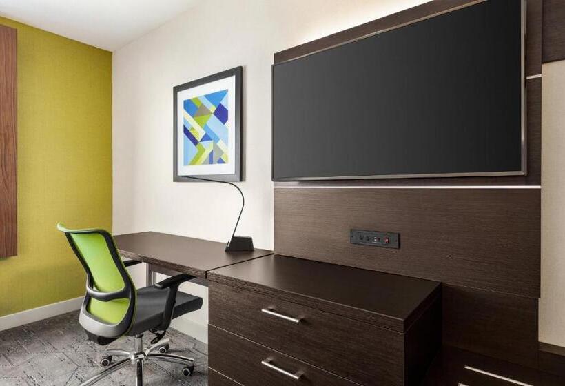 هتل Holiday Inn Express & Suites Redding, An Ihg
