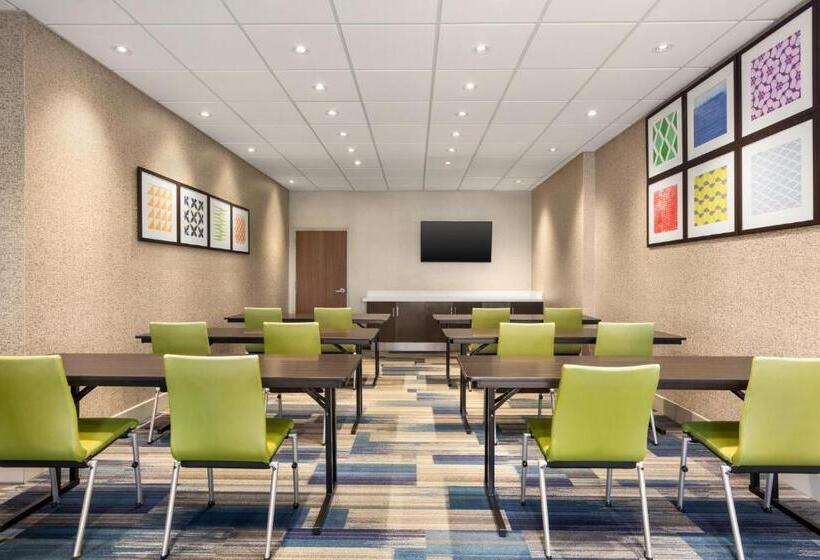 هتل Holiday Inn Express & Suites Redding, An Ihg