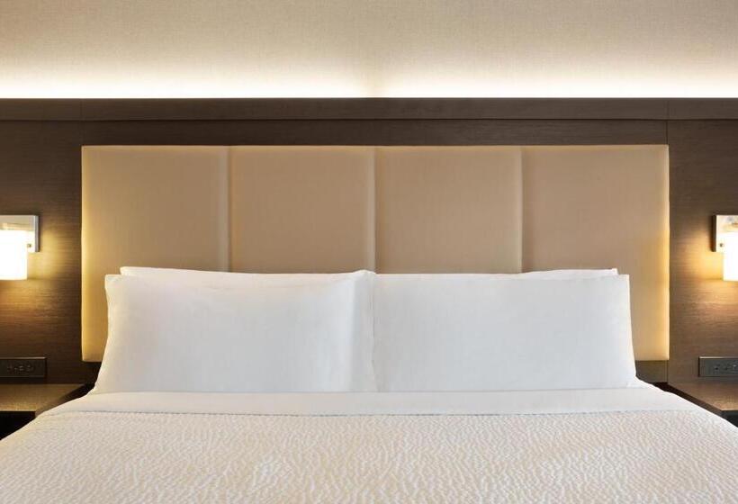 هتل Holiday Inn Express & Suites Redding, An Ihg