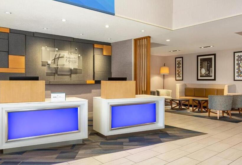 هتل Holiday Inn Express & Suites Redding, An Ihg