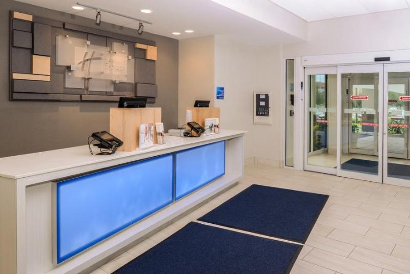 هتل Holiday Inn Express Melbourne West, An Ihg