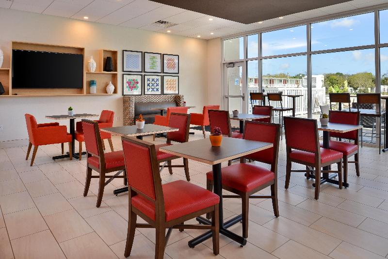 هتل Holiday Inn Express Melbourne West, An Ihg