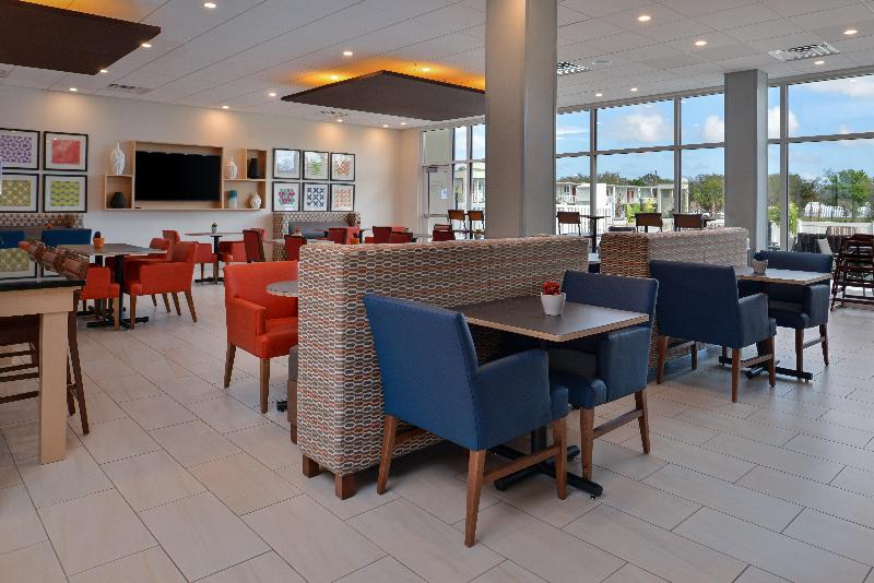 هتل Holiday Inn Express Melbourne West, An Ihg