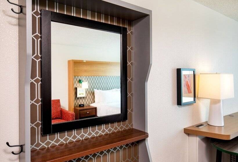 هتل Holiday Inn Newport News   Hampton By Ihg