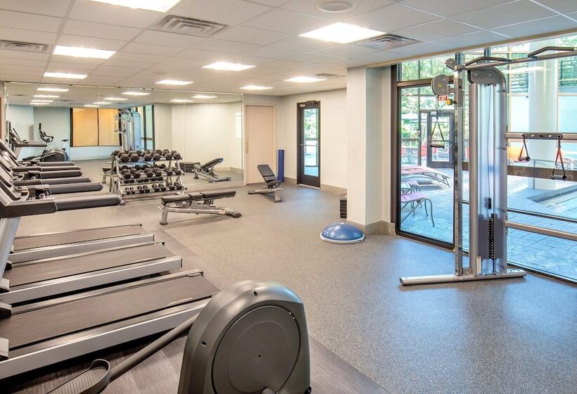 هتل Holiday Inn Newport News   Hampton By Ihg