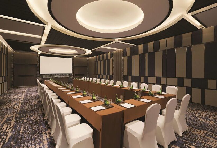هتل Hyatt House Yinchuan Yuecaicheng