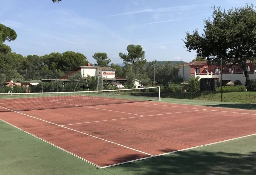 هتل Les Pins Blancs En Provence