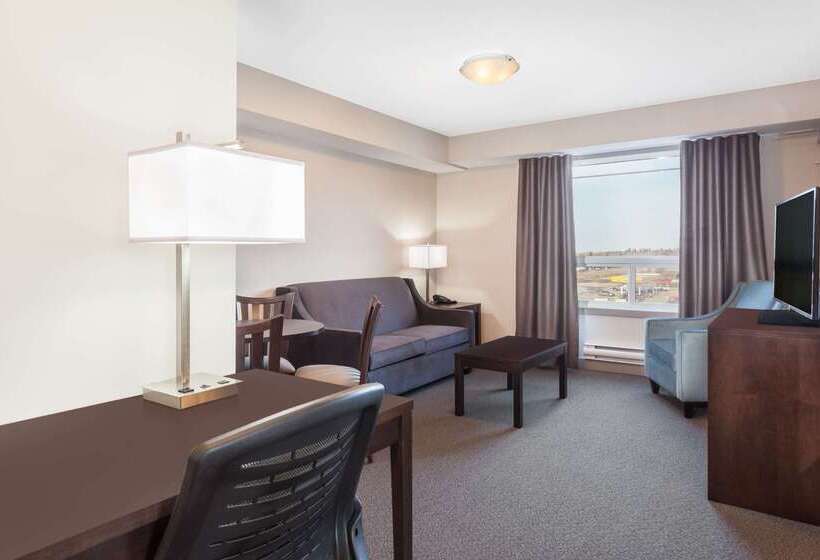ホテル Ramada By Wyndham Grassland