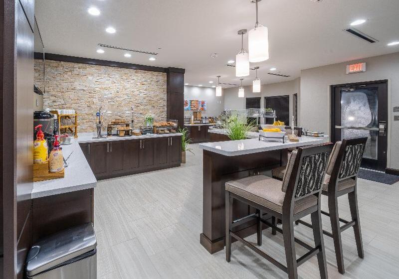 בית מלון כפרי Staybridge Suites Houston East   Baytown, An Ihg