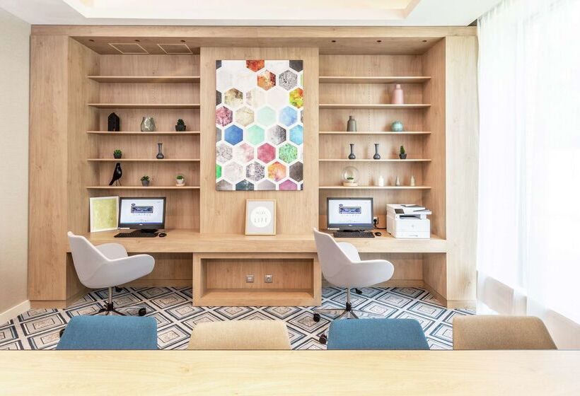 ホテル Hampton By Hilton Oswiecim