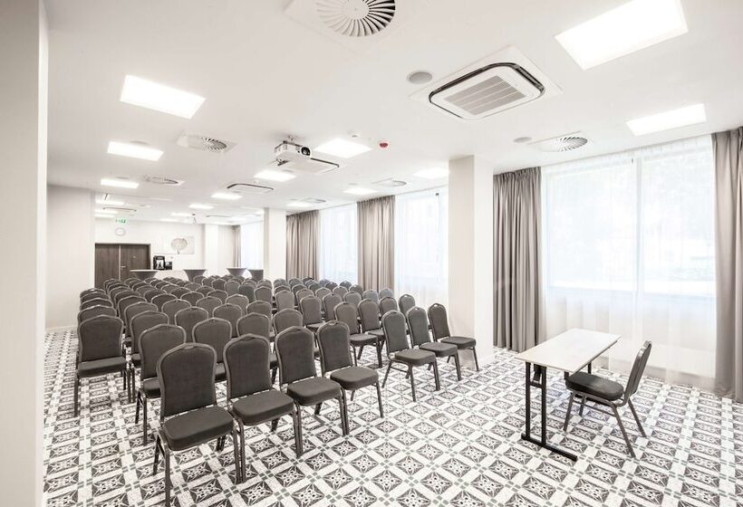 ホテル Hampton By Hilton Oswiecim