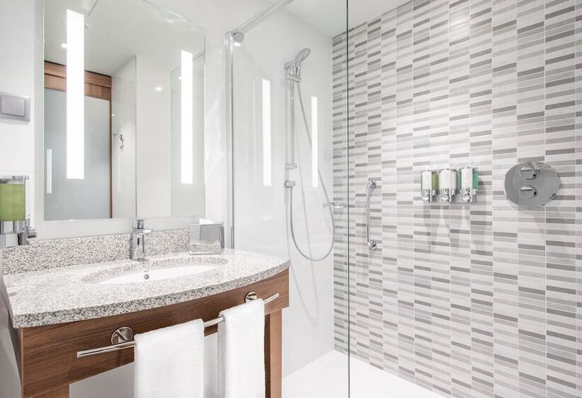 ホテル Hampton By Hilton Oswiecim