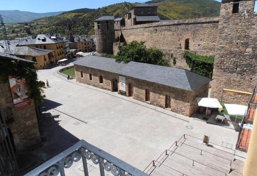 هتل Hostal Virgen De La Encina